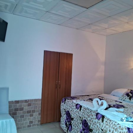 Hotel Kamelot Parque Central Quetzaltenango Kültér fotó
