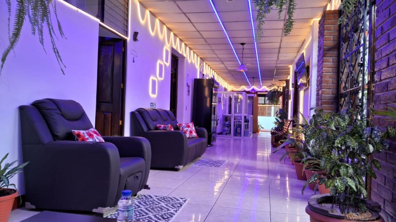 Hotel Kamelot Parque Central Quetzaltenango Kültér fotó