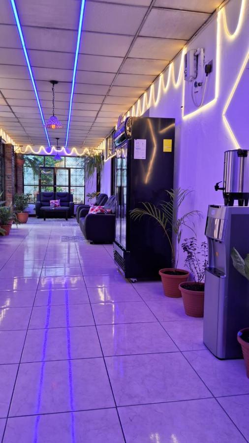 Hotel Kamelot Parque Central Quetzaltenango Kültér fotó