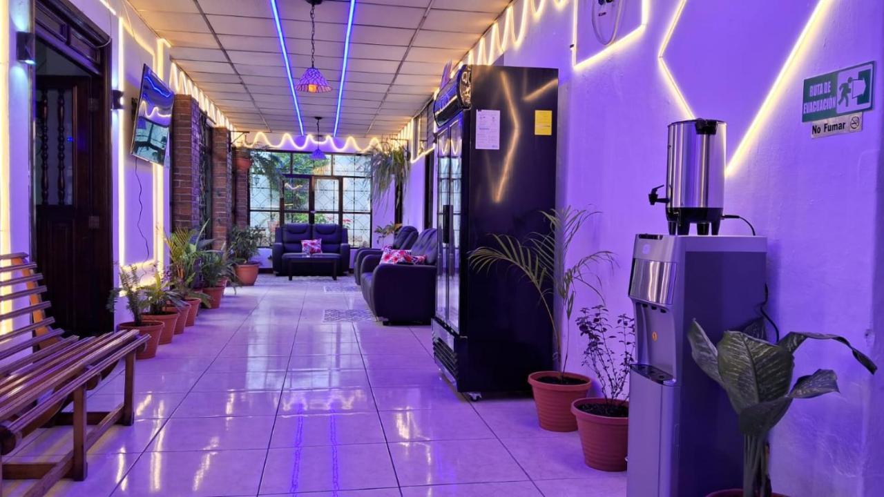 Hotel Kamelot Parque Central Quetzaltenango Kültér fotó