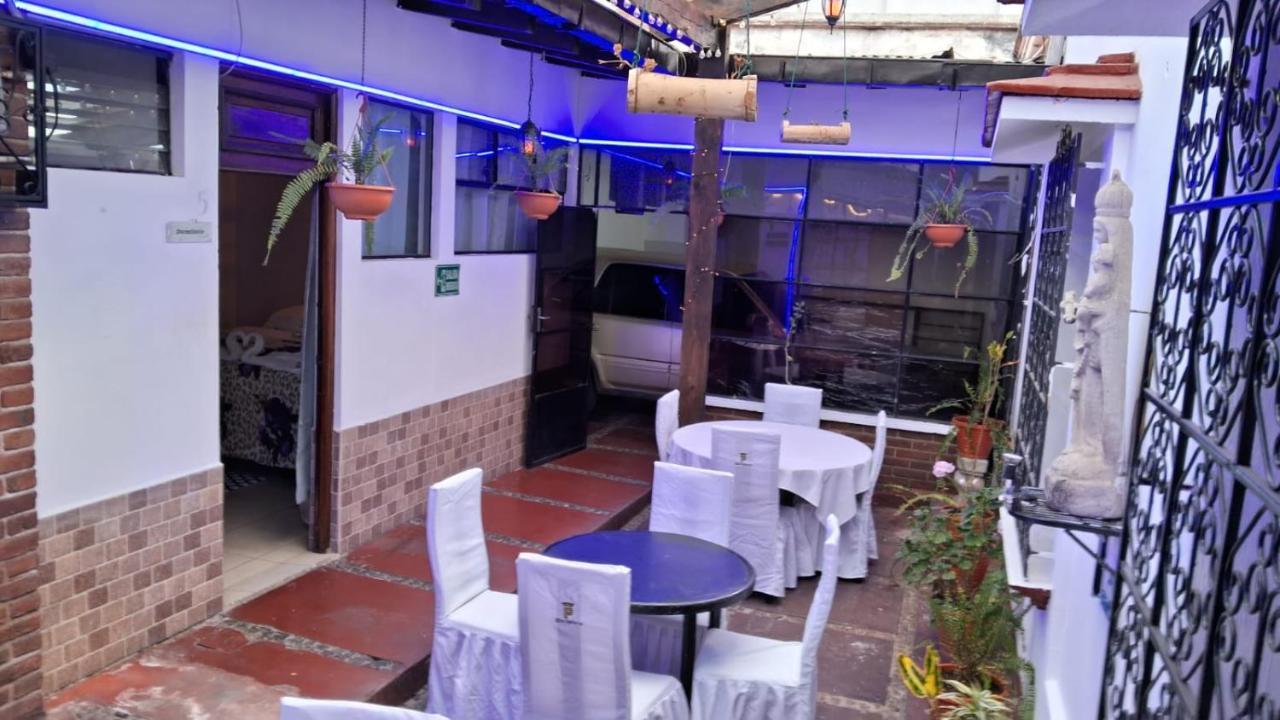 Hotel Kamelot Parque Central Quetzaltenango Kültér fotó