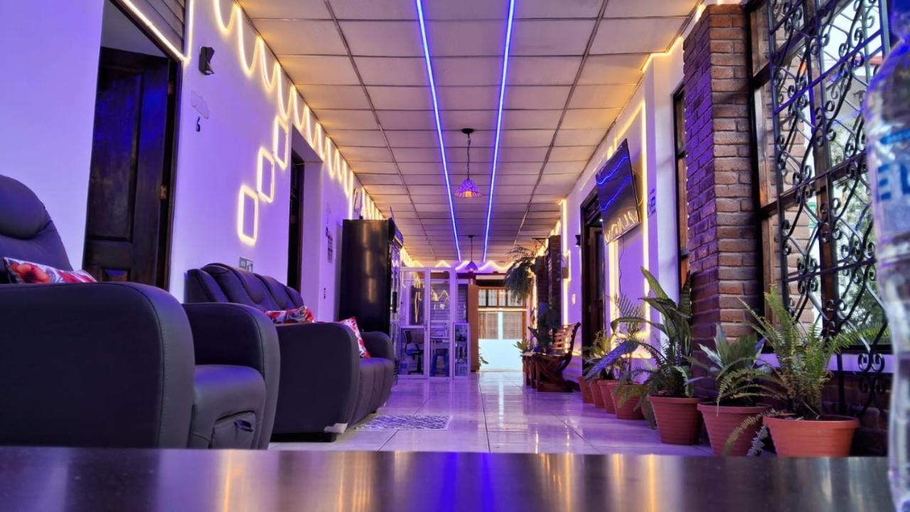 Hotel Kamelot Parque Central Quetzaltenango Kültér fotó