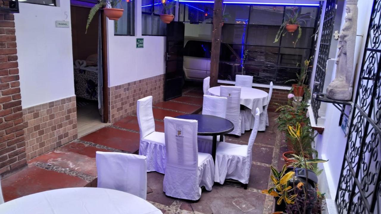 Hotel Kamelot Parque Central Quetzaltenango Kültér fotó