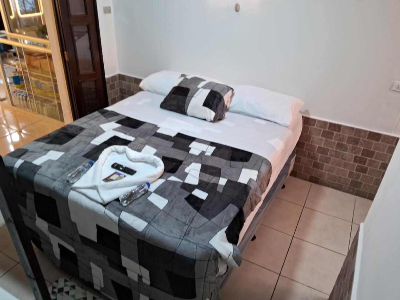 Hotel Kamelot Parque Central Quetzaltenango Kültér fotó