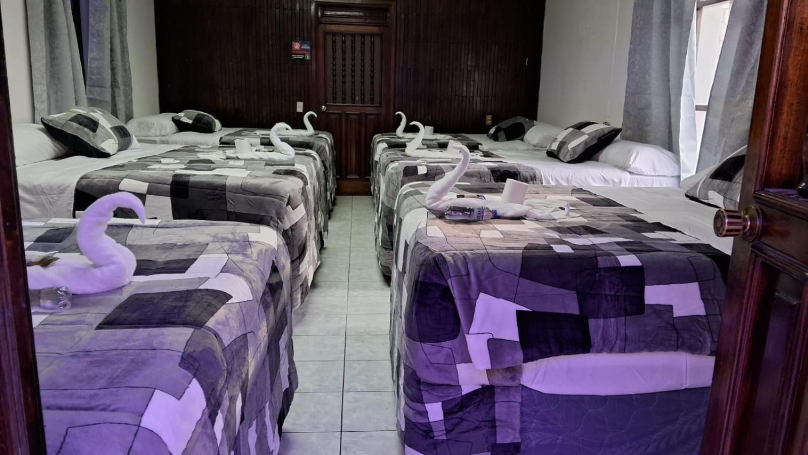Hotel Kamelot Parque Central Quetzaltenango Kültér fotó