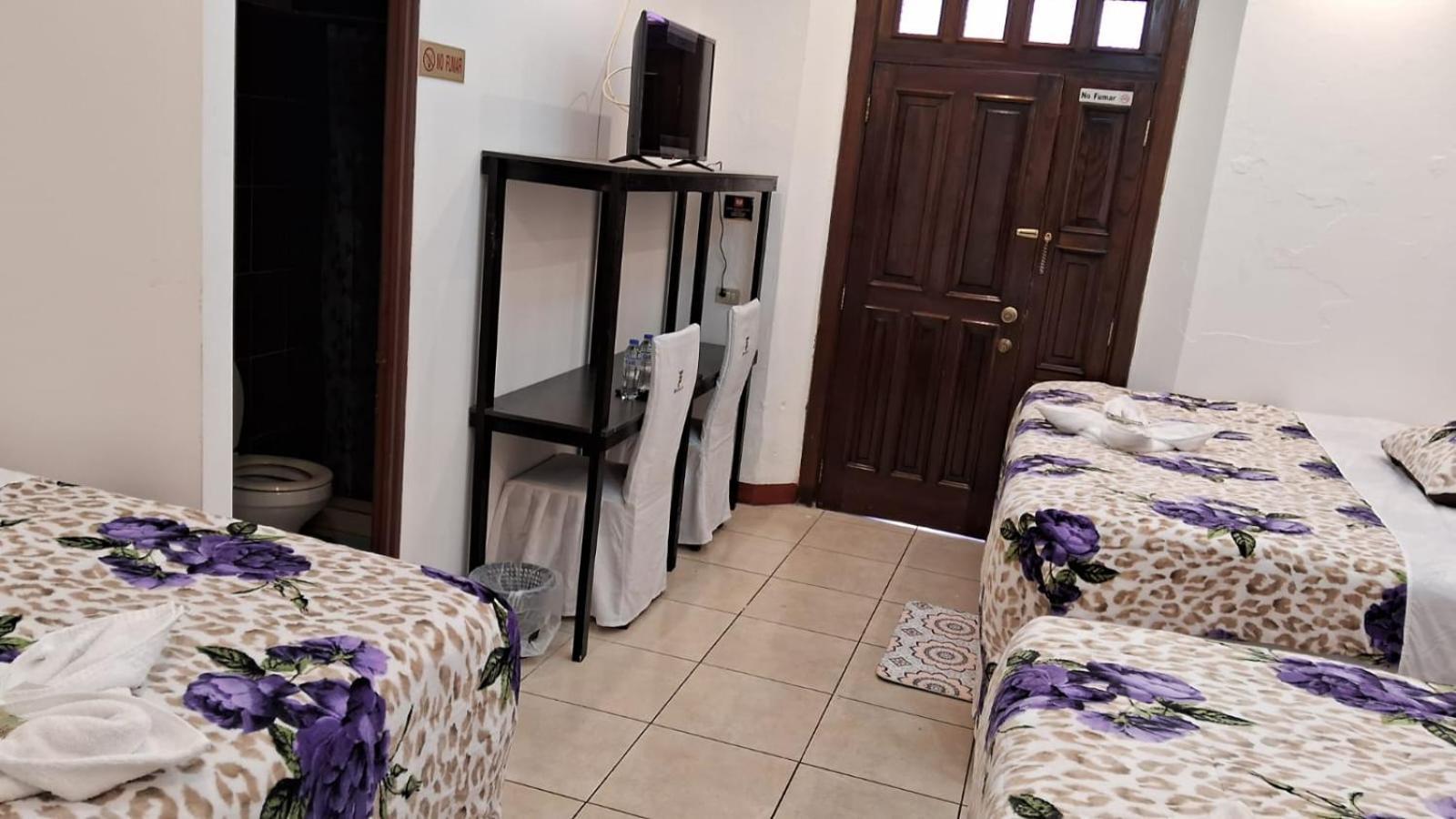 Hotel Kamelot Parque Central Quetzaltenango Kültér fotó