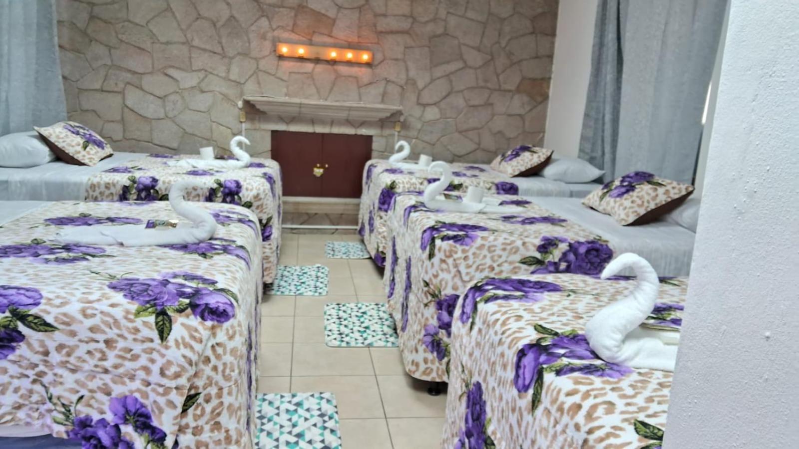 Hotel Kamelot Parque Central Quetzaltenango Kültér fotó